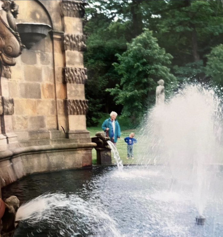 Young Arthur with his &#8\2\20;Grandmar&#8\2\2\1; at Chatsworth House. Photograph via @arthurparkinson_.