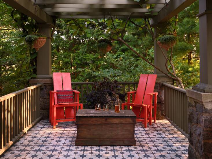 Two Wave Hill Chairs painted in a bright shade of red add their own moment of surprise and delight on the patio. (For more on these chairs, see The Wave Hill Chair: Minimalist, Timeless—and You Can Make It Yourself!)