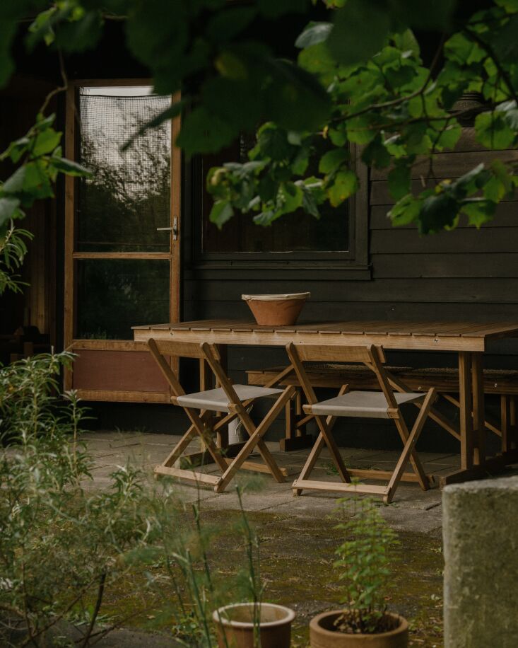The teak outdoor dining table and deck chairs at this idyllic vacation home are from the Børge Mogensen collection for Carl Hansen & Søn. (Both are available at DWR.) Photograph courtesy of Fred Aartun, from The Pine House \1970: A Modern Danish Summerhouse in Liseleje.
