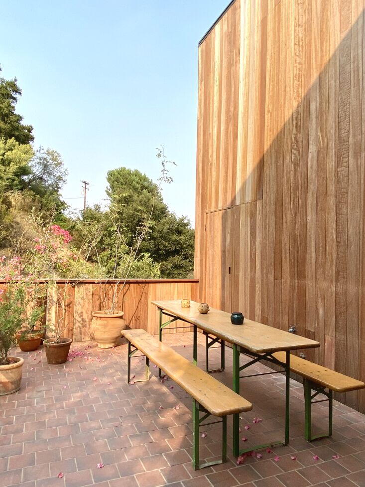 A Gardenista favorite—the biergarten table and bench set—anchors the deck of this LA home. This one is vintage; for a new set, try this. Photograph by Beatrice Faverjon, from Measured Warmth: Designer Beatrice Faverjon’s All-Wood Retreat in Topanga Canyon.