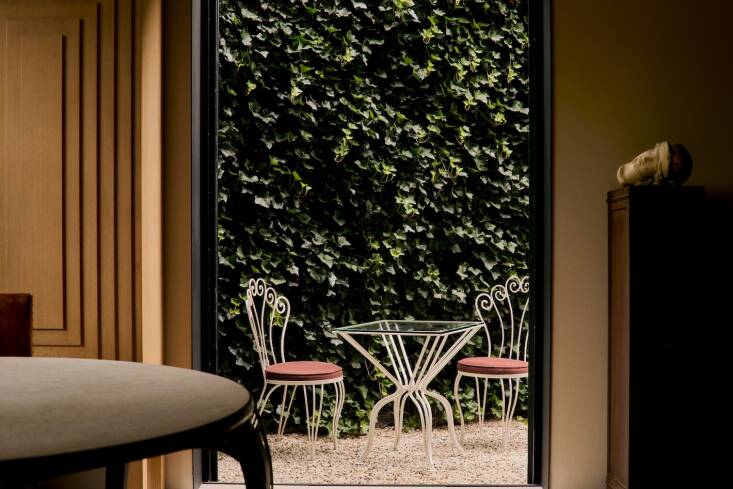 A cast-iron Curly Fanback Café Table and Four Chairs. The set has been finished with a new powder coating and the seats are upholstered in a Zak & Fox outdoor-safe fabric.