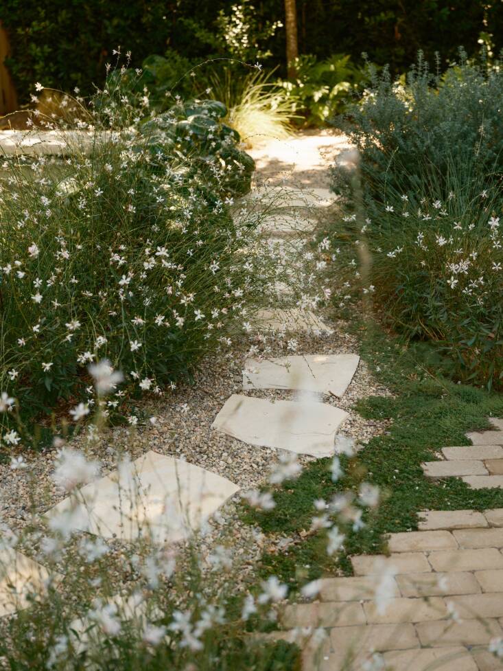 For hardscaping, ORCA mixed its signature worn clay pavers with off-white sandstone flagstone to create a harmonious palette with the existing architecture. “By not using concrete, we highlighted earth’s materials in every hardscape moment,” says Sedlacek.