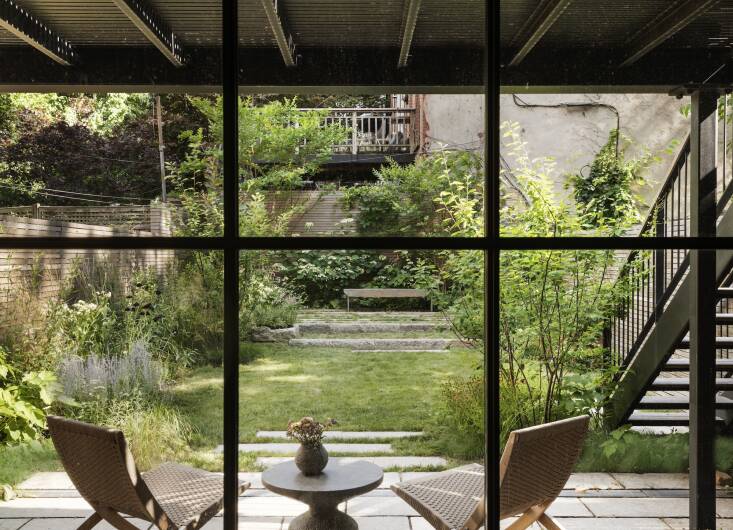 Farris describes designing the garden as a process of “sculpting the edges” to draw the eye outwards. “There\2\17;s this negative space, and then you\2\17;re just kind of feeling how you want to structure the space in terms of hierarchy and softness,” she says. 