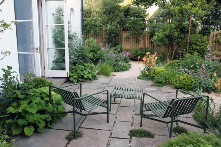 ”The clients’ in-town property was a tricky L-shaped garden that wraps around the house, from the back to one side. “The challenge was to connect two arms of a garden, which had very different conditions, using planting that would both look good year-round and have seasonal highlights from multiple windows. All whilst breaking up the space to create a journey that both utilised, and encouraged use of, all of the space,” says Morton.