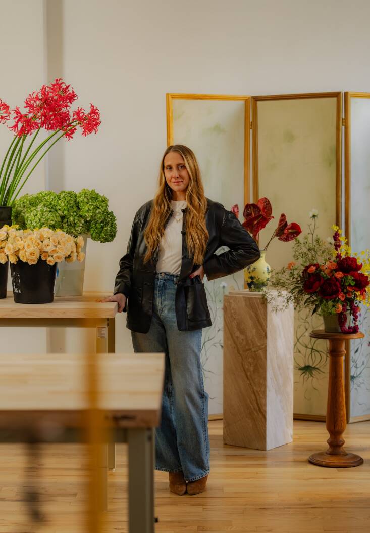 \2\20;I love creating experiences,\2\2\1; says Kelsie. The back of the room is a flexible area used for workshops. (This month, they include \2\20;Sculpted Clay Vessels with Sijeo Kim\2\2\1; and \2\20;Floral Tablescapes with Kelsie.\2\2\1;) She describes Popup Florist\2\17;s arrangements as \2\20;expressive, eclectic florals with something to say.\2\2\1;