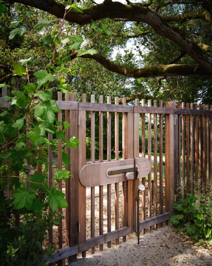 At the request of the client, early design studies explored driftwood and boardwalk references drawn from the nearby coast. Those ideas ultimately found their way into the surfboard-inspired gate hardware by local artist Max Frommeld. Photo by Stephen Kent Johnson.