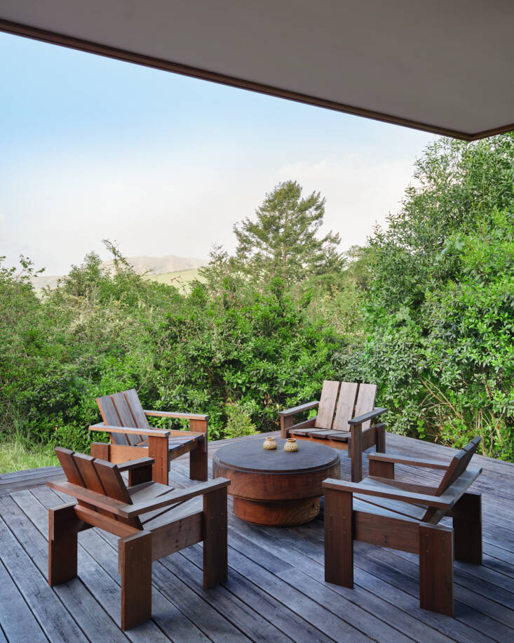 The outdoor lounge chairs were designed in old-growth redwood by Jesse Schlesinger, and sculptural curly redwood table by Ido Yoshimoto, both commissioned by Commune Design. Photo by Stephen Kent Johnson.