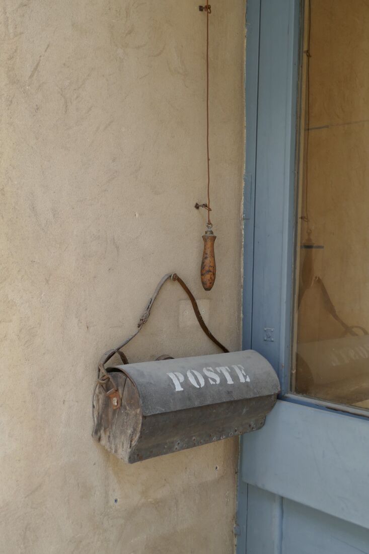 \2\20;P is for Personalization, inside and out. Here is one of the many design details I spotted while visiting Aigues-Mortes and Uzès in the South of France. Creative repurposing always stops me in my tracks—what a lovely entrance!\2\2\1; \2\1\1; Deborah Eydmann